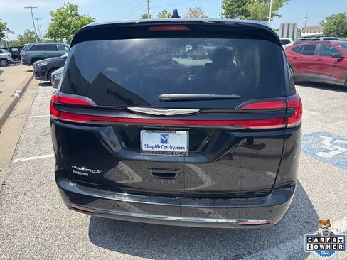 Used 2024 Chrysler Pacifica Touring-L FWD image 21