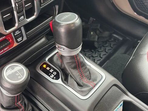 Used 2022 Jeep Gladiator Rubicon w/ Cold Weather Group image 31