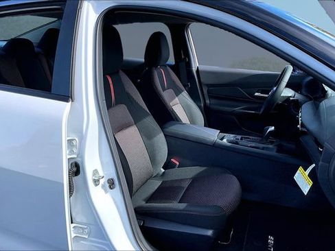 New 2026 Nissan Sentra SR w/ Floor Mat Package FWD image 10