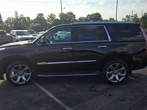 Used 2016 Cadillac Escalade Luxury AWD/4WD image 6