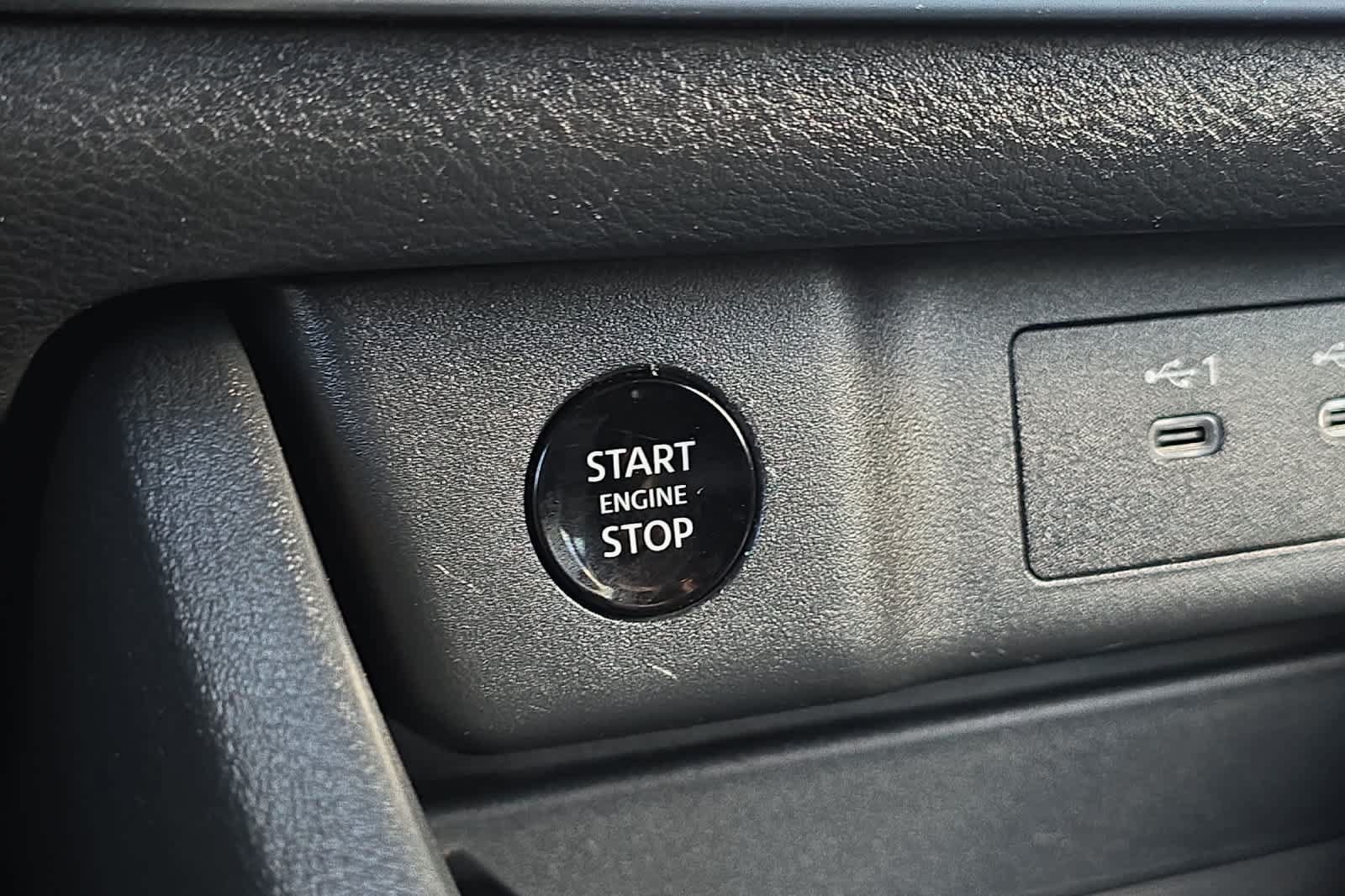 Used 2025 Nissan Rogue SV AWD/4WD image 22