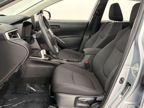 Used 2025 Toyota Corolla Cross LE FWD image 28
