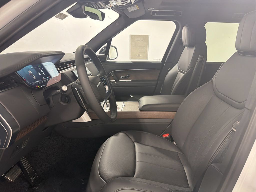 New 2026 Land Rover Range Rover Long Wheelbase SE AWD/4WD image 11