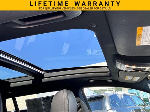 Used 2024 Mercedes-Benz GLS 450 4MATIC image 18