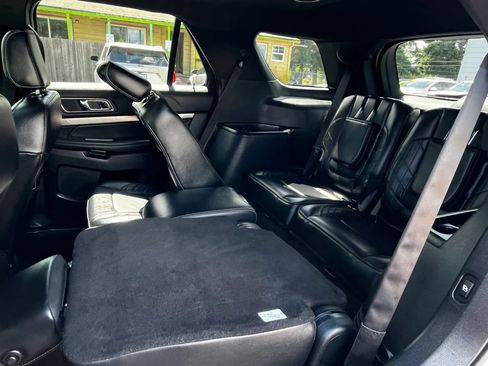 Used 2018 Ford Explorer Platinum AWD/4WD image 8