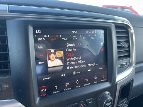 Used 2018 RAM 1500 SLT image 16