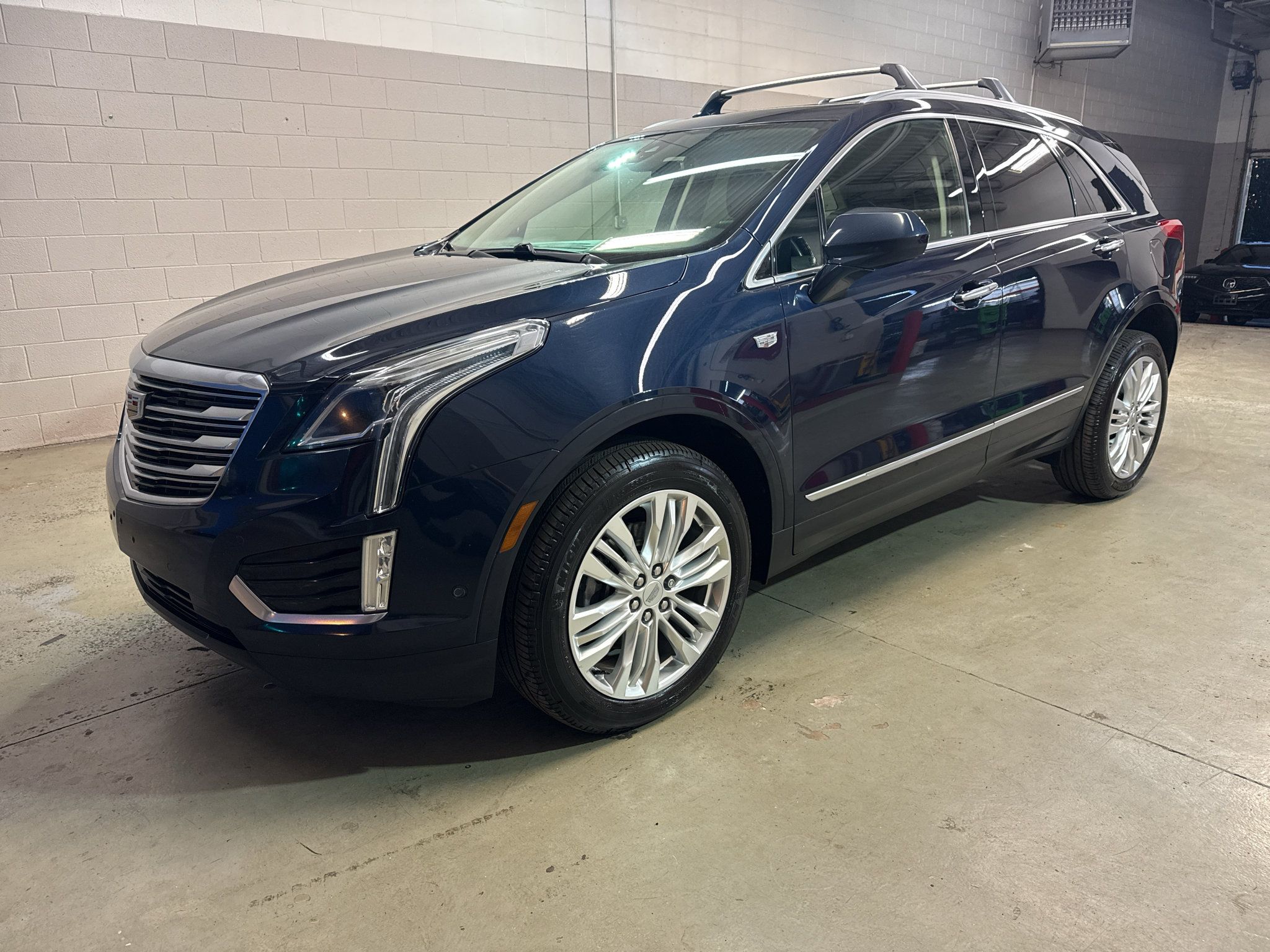 Used 2017 Cadillac XT5 Premium Luxury w/ Driver Assist Package AWD/4WD image 3