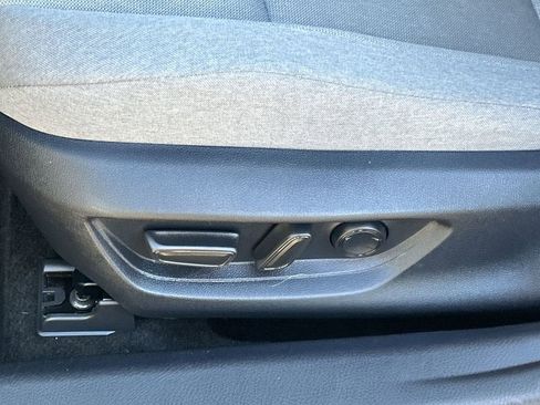 Used 2025 Toyota Camry LE w/ Convenience Package image 17