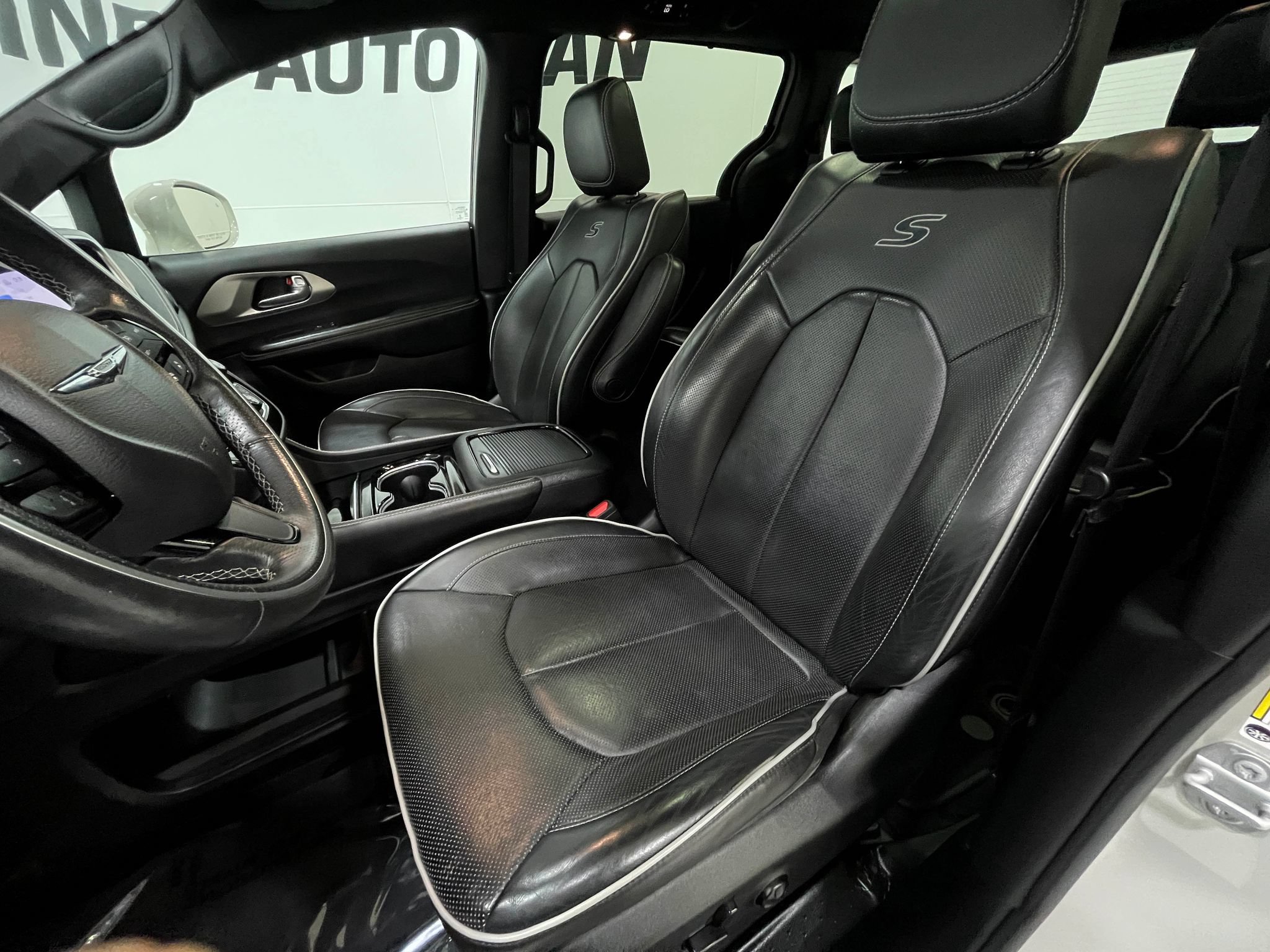 Used 2021 Chrysler Pacifica Limited w/ S Appearance Package AWD/4WD image 14