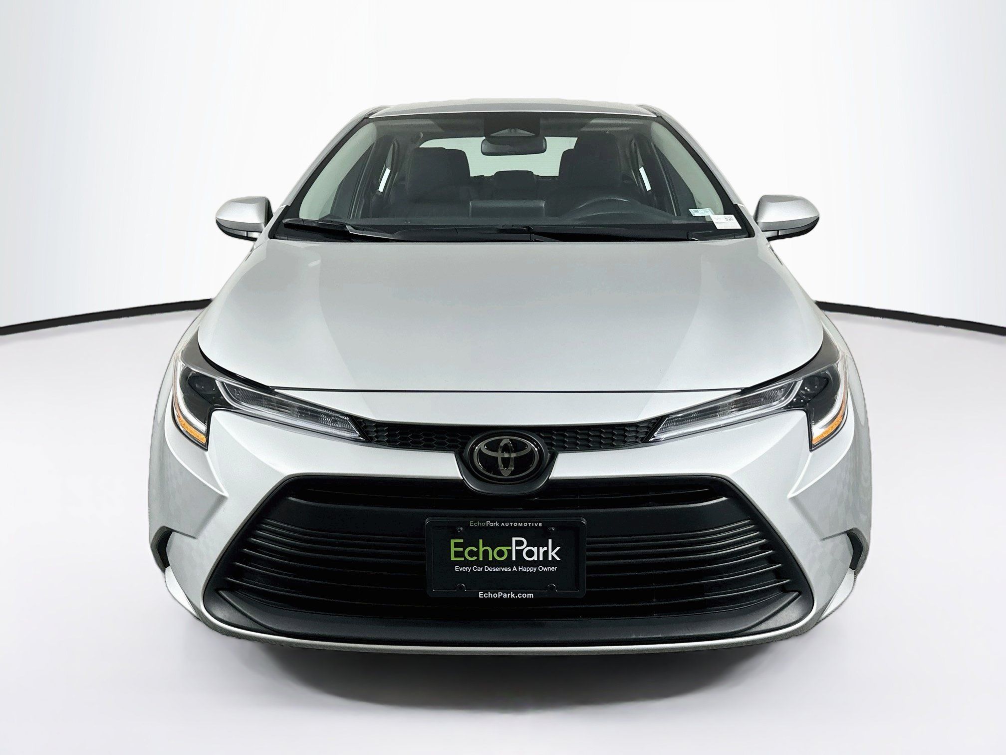 Used 2025 Toyota Corolla LE FWD image 2