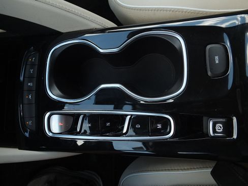 Used 2023 Buick Envision Avenir image 26