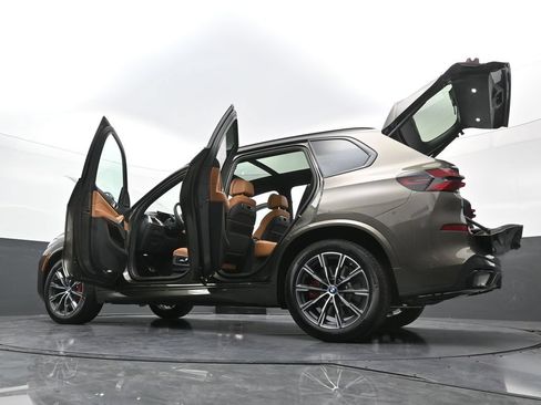 New 2026 BMW X5 xDrive50e w/ M Sport Package AWD/4WD image 41