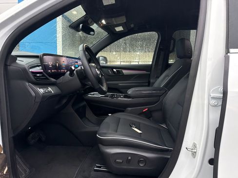 Used 2025 Buick Enclave Preferred image 11