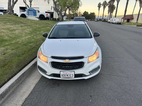 Used 2015 Chevrolet Cruze LS image 1