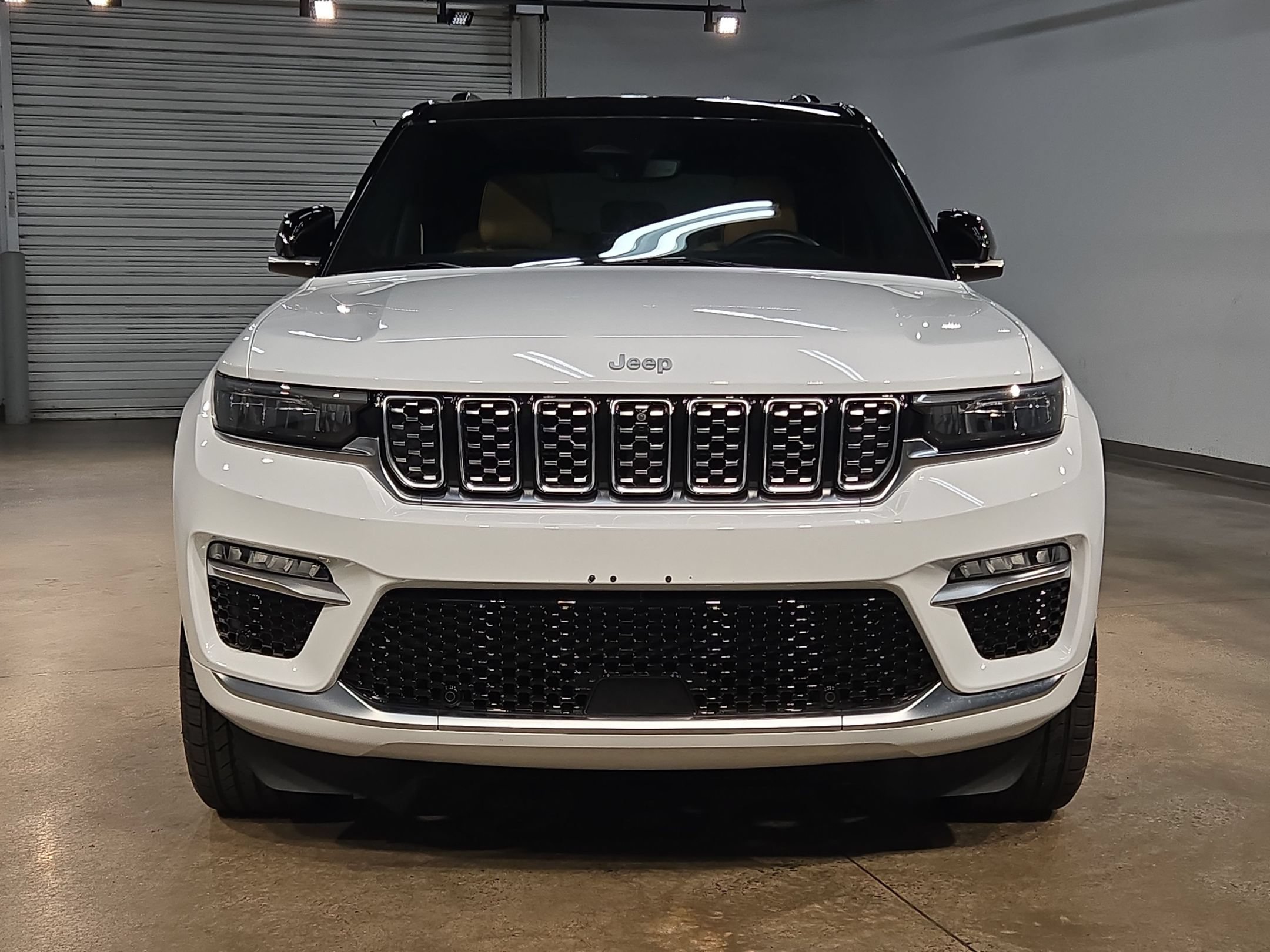 Used 2024 Jeep Grand Cherokee Summit w/ Luxury Tech Group V AWD/4WD image 2