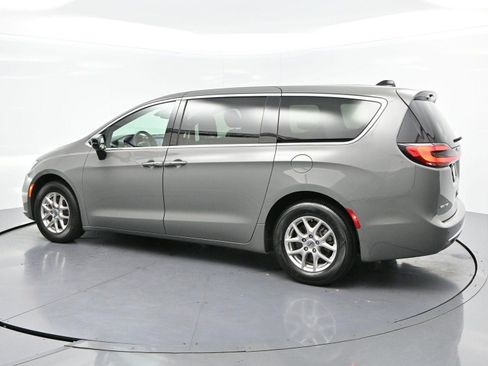 Used 2025 Chrysler Pacifica Select FWD image 5