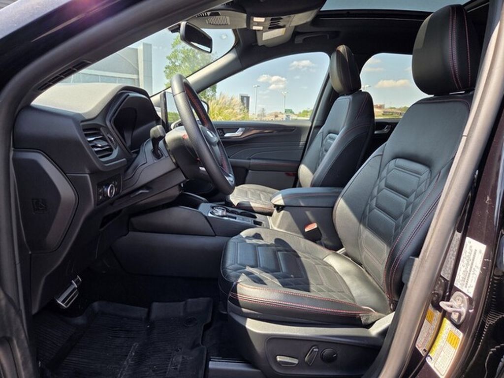 Used 2024 Ford Escape ST-Line Elite w/ Premium Technology Package AWD/4WD image 9