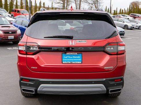 New 2025 Honda Pilot Touring image 7
