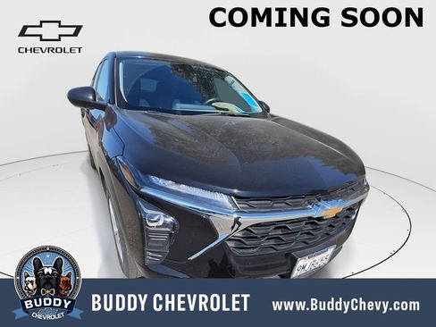 Used 2024 Chevrolet Trax LS FWD image 1