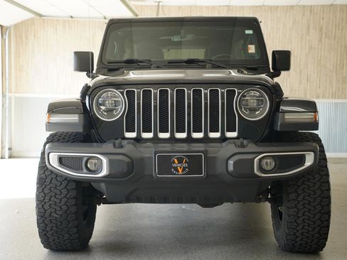 Used 2018 Jeep Wrangler Unlimited Sahara AWD/4WD image 3