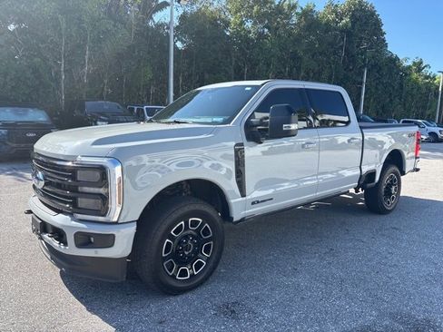 Used 2025 Ford F350 Platinum image 5