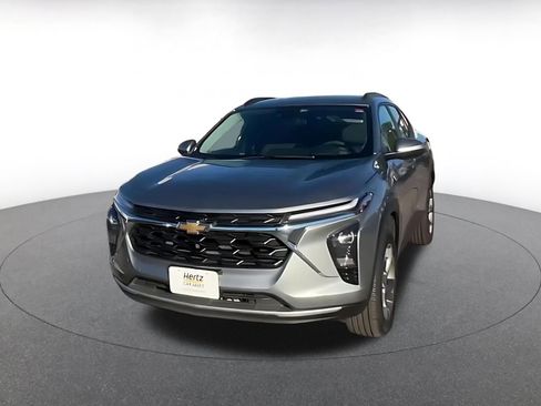 Used 2025 Chevrolet Trax LT image 7