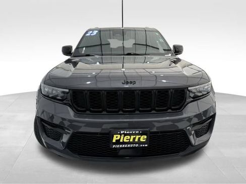Used 2023 Jeep Grand Cherokee Altitude image 9