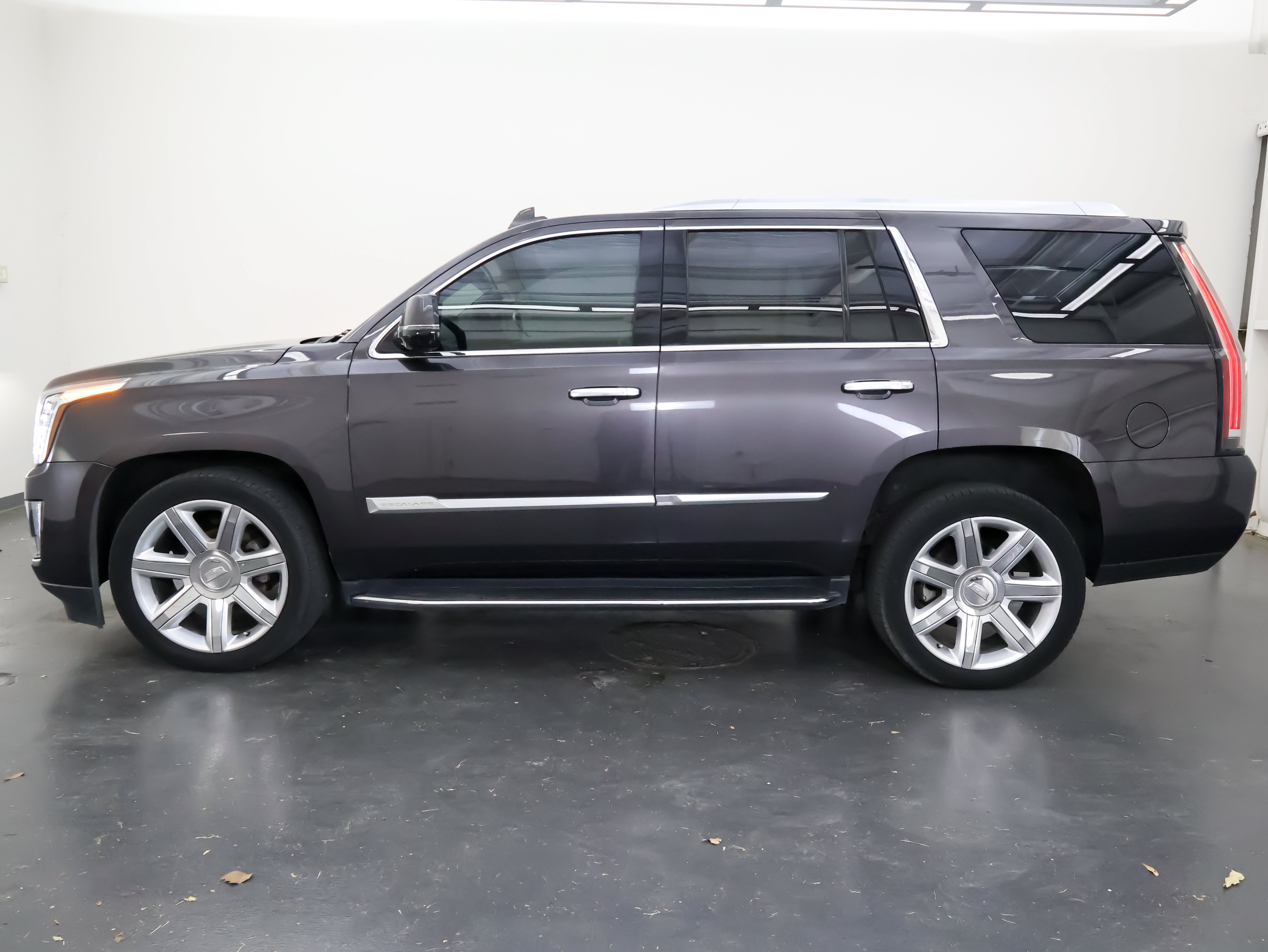 Used 2016 Cadillac Escalade Luxury RWD image 6
