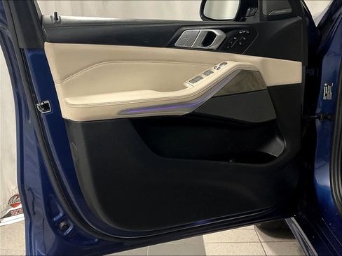 Used 2021 BMW X7 M50i image 3