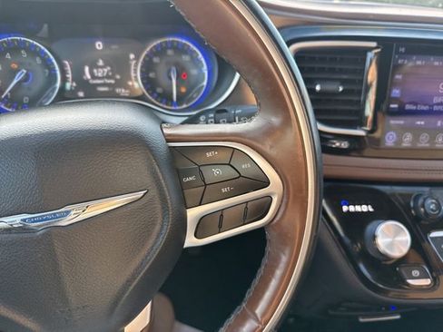 Used 2017 Chrysler Pacifica Limited w/ UConnect Theater Package image 17