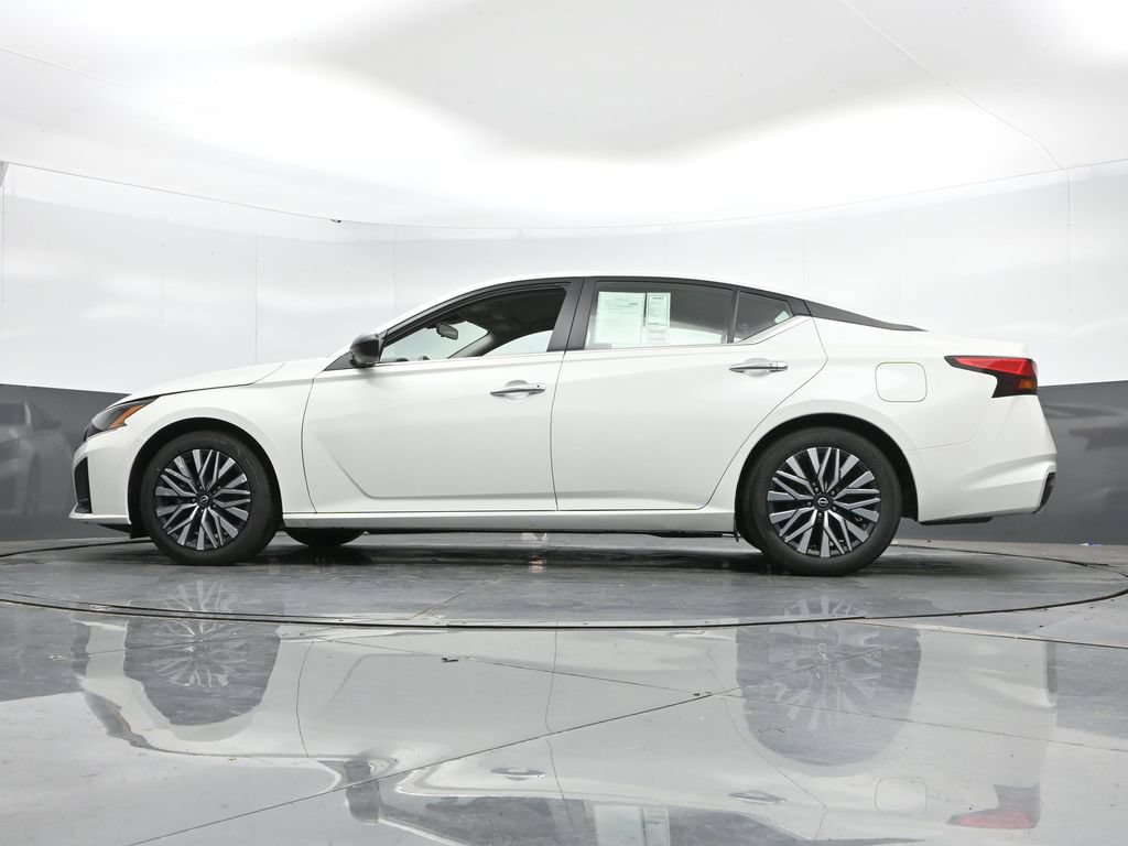 Used 2024 Nissan Altima 2.5 SV FWD image 44