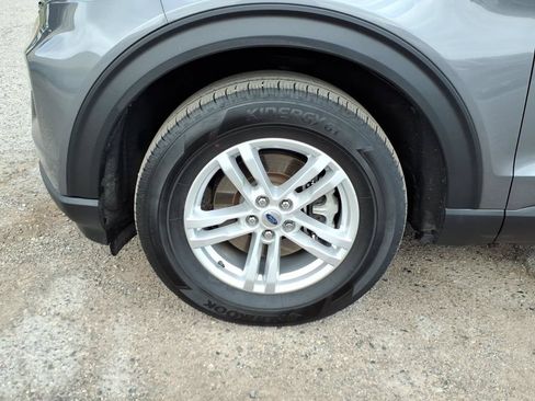 Used 2024 Ford Explorer XLT w/ Equipment Group 202A AWD/4WD image 9