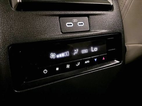 Used 2025 MAZDA CX-90 Plug-In Hybrid w/ Preferred AWD/4WD image 33
