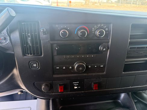 Used 2010 Chevrolet Express 2500 image 16