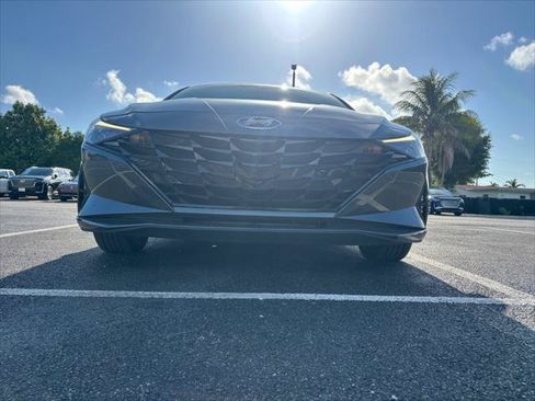 Used 2023 Hyundai Elantra SEL w/ Cargo Package FWD image 3