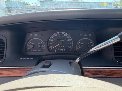 Used 1995 Ford Crown Victoria RWD image 15