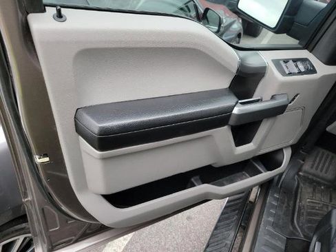 Used 2018 Ford F150 XLT w/ Equipment Group 302A Luxury image 9