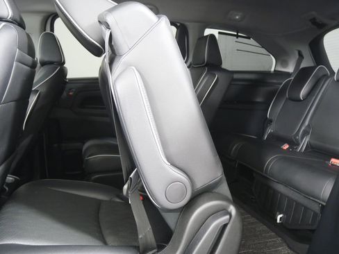 Used 2022 Honda Odyssey Elite image 16