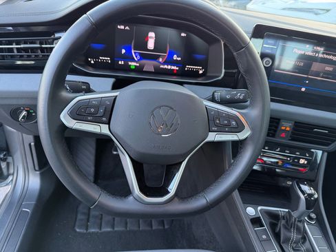 Used 2025 Volkswagen Jetta SE image 27