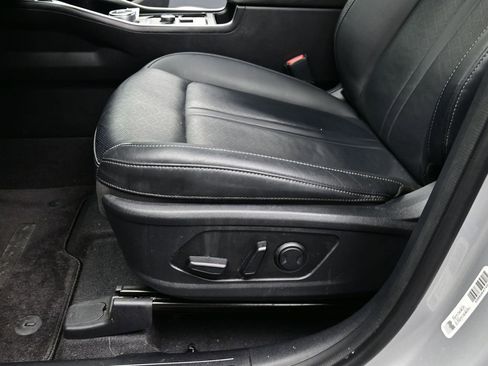 Used 2024 Kia Sorento EX w/ Panoramic Sunroof Package image 14