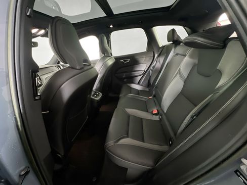Used 2022 Volvo XC60 B5 R-Design w/ Advanced Package image 24