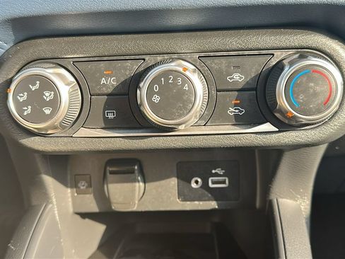 Used 2025 Nissan Versa SV FWD image 25