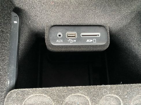 Used 2015 Dodge Charger SE w/ Sport Appearance Group image 21