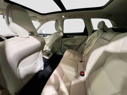 Used 2021 Volvo XC60 T5 Momentum w/ Protection Package Premier image 16