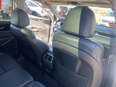 Certified 2020 Kia Sorento SX image 18