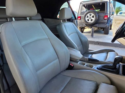 Used 2011 BMW 128i Convertible image 19