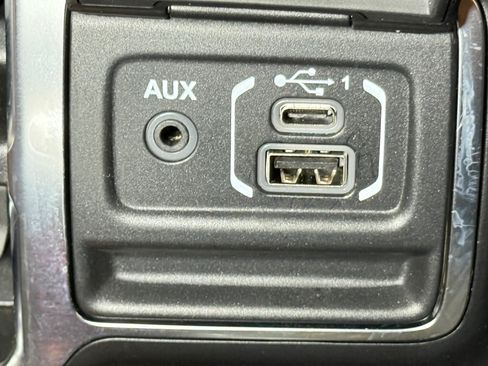 Certified 2022 Jeep Wrangler Unlimited Sahara w/ Cold Weather Group AWD/4WD image 33