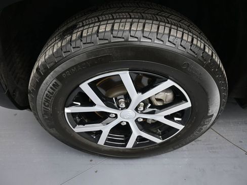 Used 2025 Jeep Grand Cherokee Limited image 14