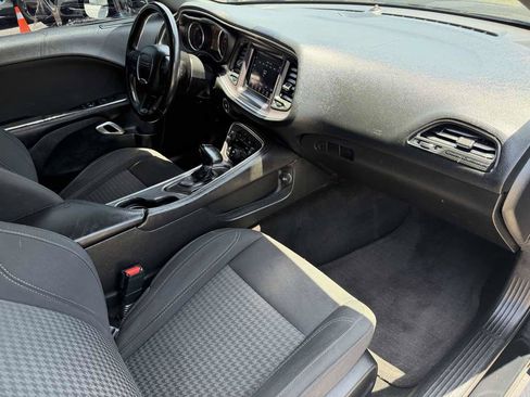 Used 2018 Dodge Challenger SXT RWD image 9