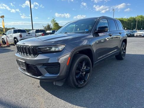 Used 2023 Jeep Grand Cherokee Altitude AWD/4WD image 14